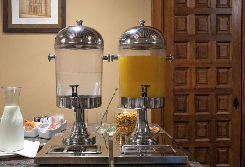 هتل Hospederia Seminario Conciliar De San Julián