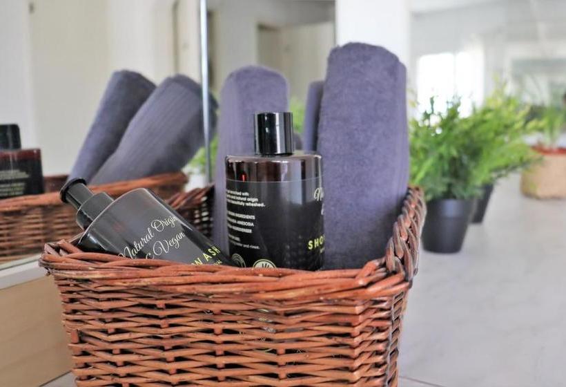 Отель Kesähostelli Kärkisaari