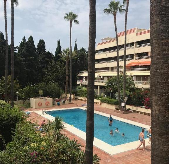 בית מלון כפרי Parque Marbella Apartments