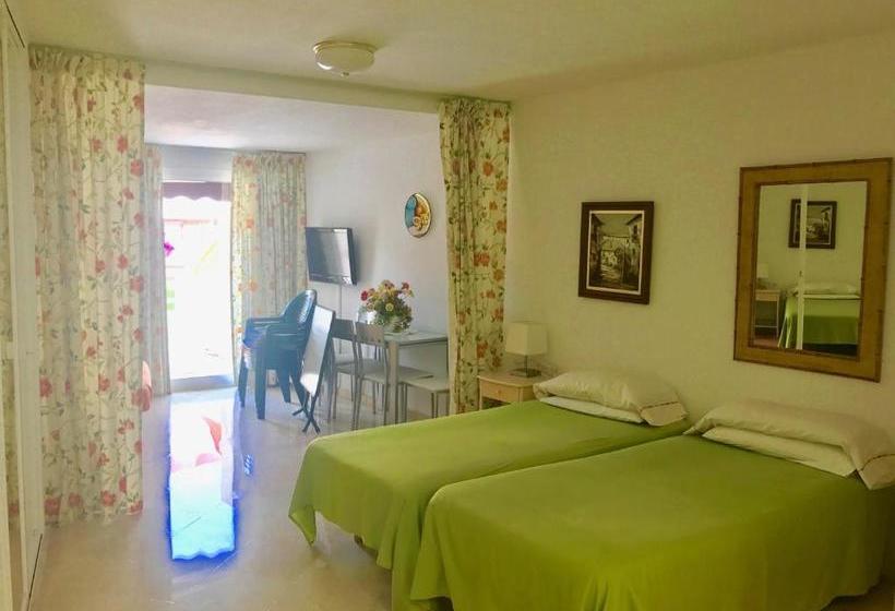 בית מלון כפרי Parque Marbella Apartments