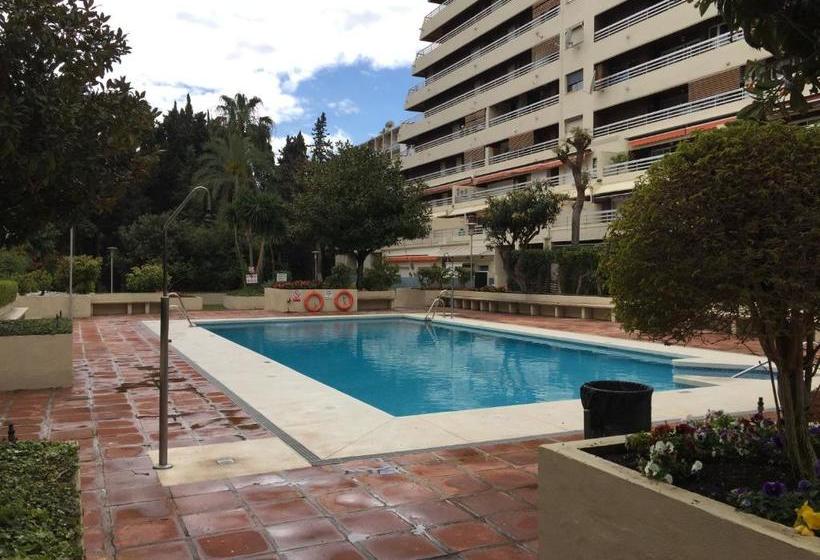 בית מלון כפרי Parque Marbella Apartments