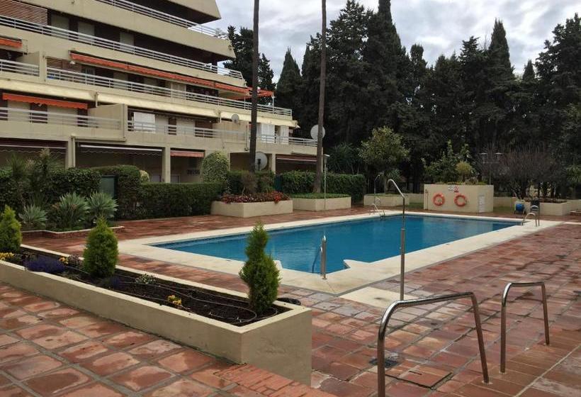 בית מלון כפרי Parque Marbella Apartments