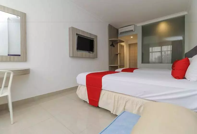 ホテル Reddoorz @ Jalan Mangkunegara