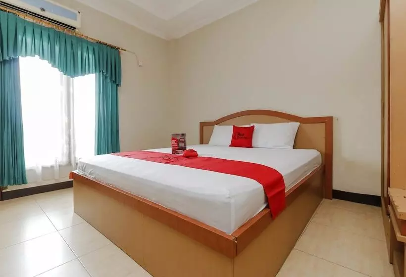 ホテル Reddoorz @ Jalan Mangkunegara