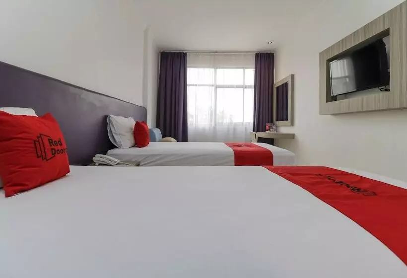ホテル Reddoorz @ Jalan Mangkunegara