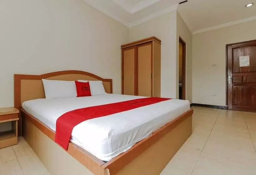 ホテル Reddoorz @ Jalan Mangkunegara