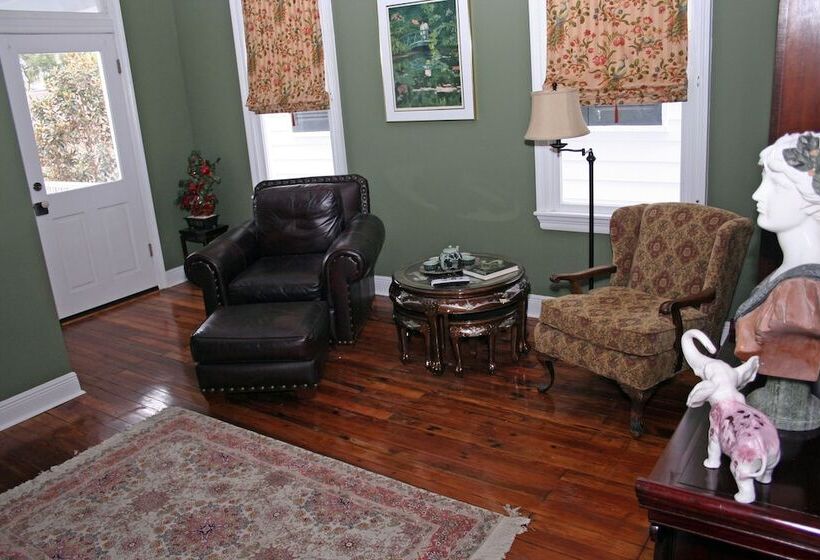 בית מלון כפרי Rising Sun Bed & Breakfast