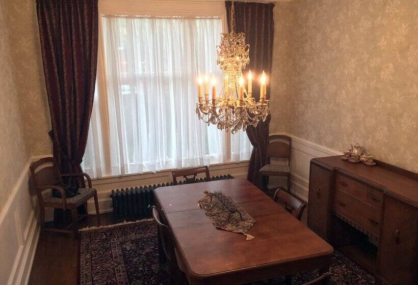 호텔 The Parsonage Inn B&b