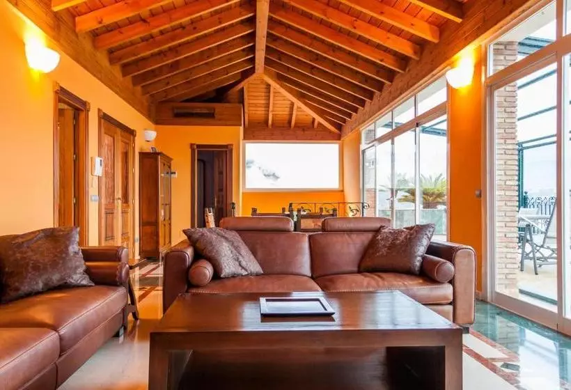 ホテル Villa Vista Lara Canovas Nerja