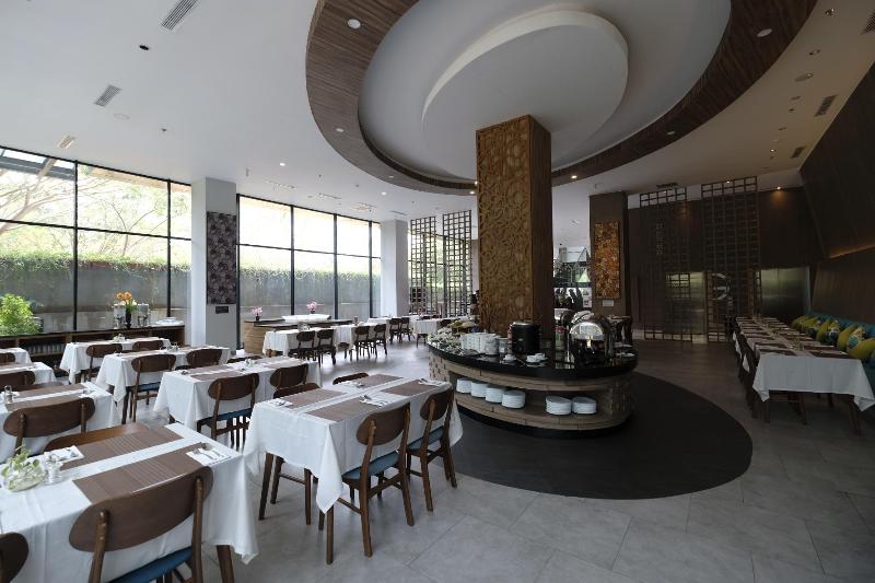 فندق Ayola Lippo Cikarang