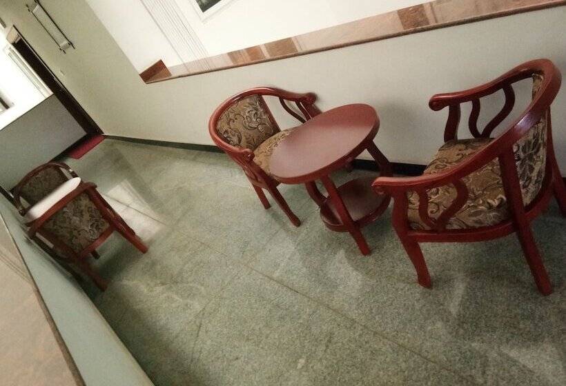 Hotel Challenger Residency