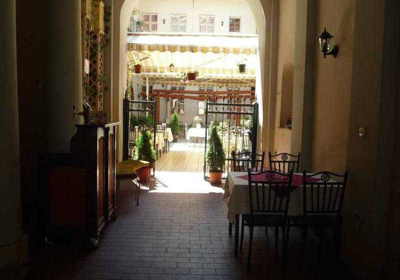 فندق Fehér Páva