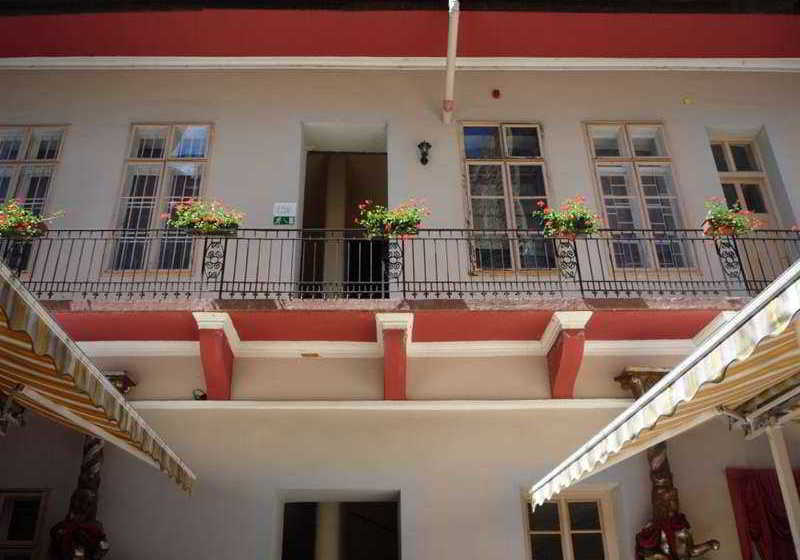 فندق Fehér Páva