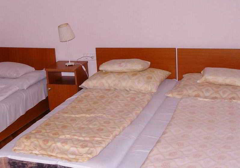 فندق Fehér Páva