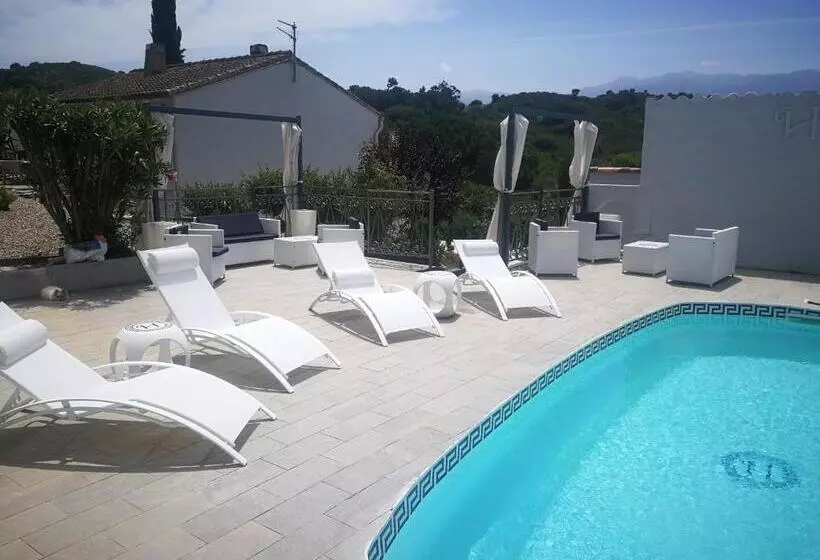 هتل Hacienda La Demeure