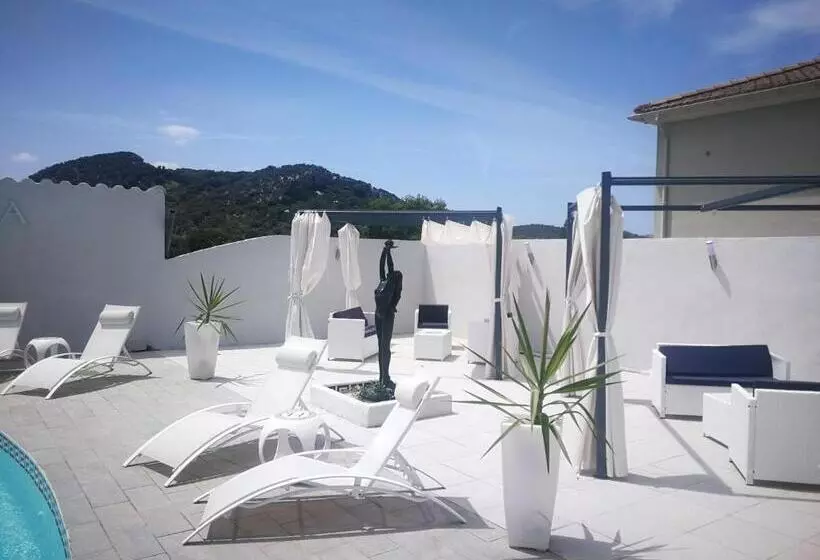 هتل Hacienda La Demeure