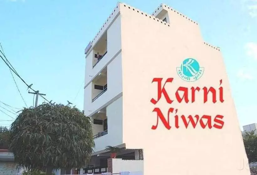 ホテル Karni Niwas