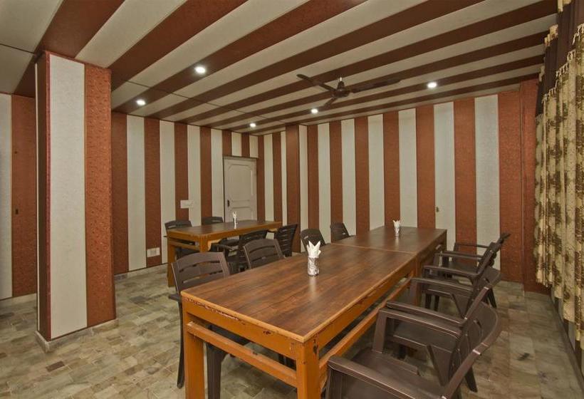 ホテル Krishna & Restaurant