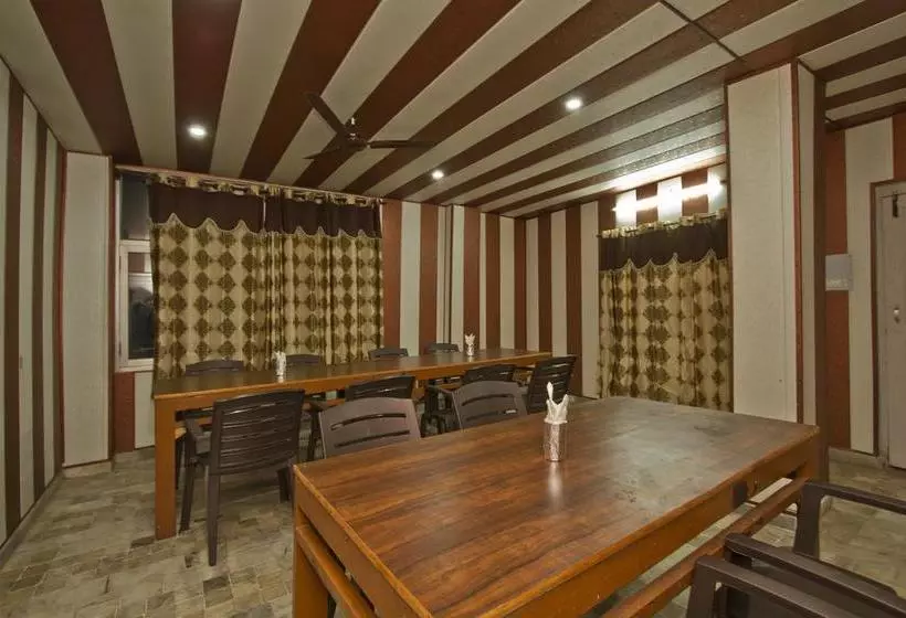 ホテル Krishna & Restaurant