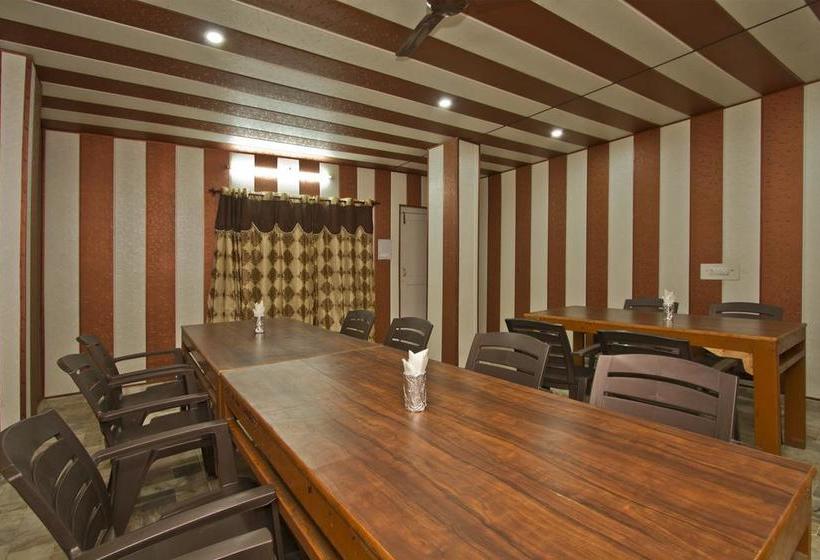 ホテル Krishna & Restaurant