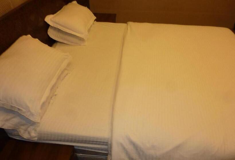 בית מלון כפרי Orient Palace