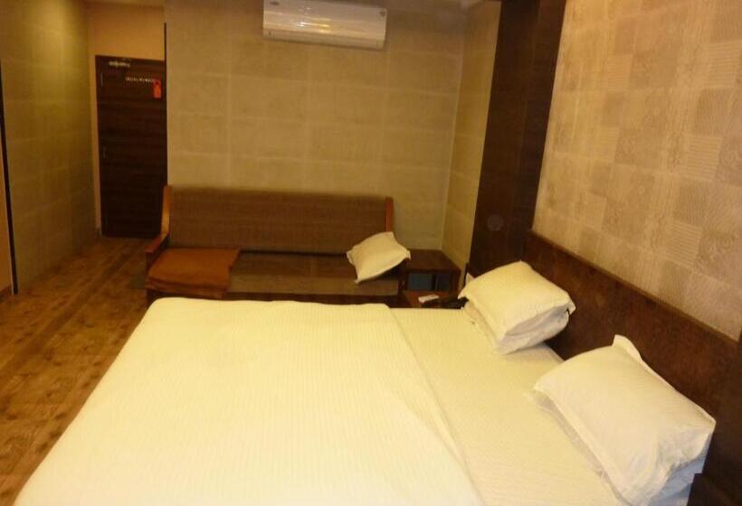 בית מלון כפרי Orient Palace