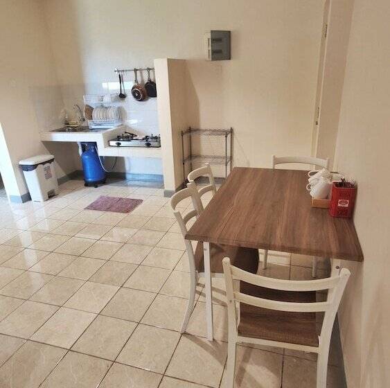 فندق Apartment Queen Victoria Batam