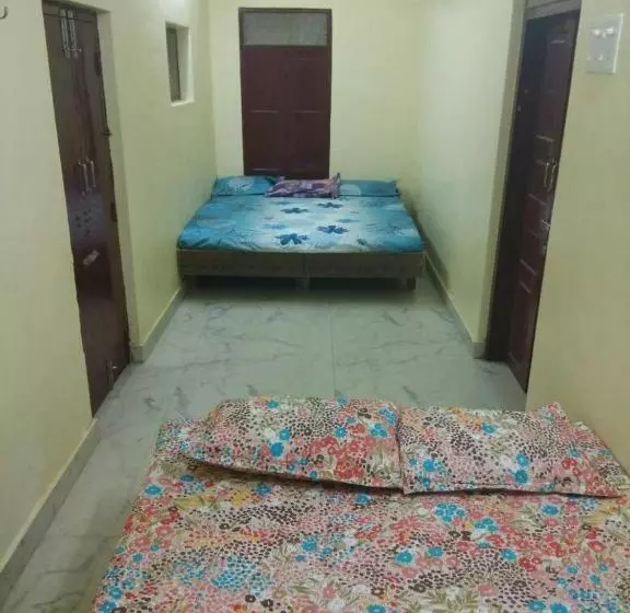 Hotelli Raghavi Tourist Home