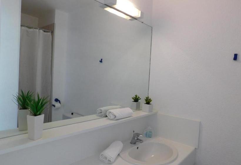 هتل Residence New Rochelle