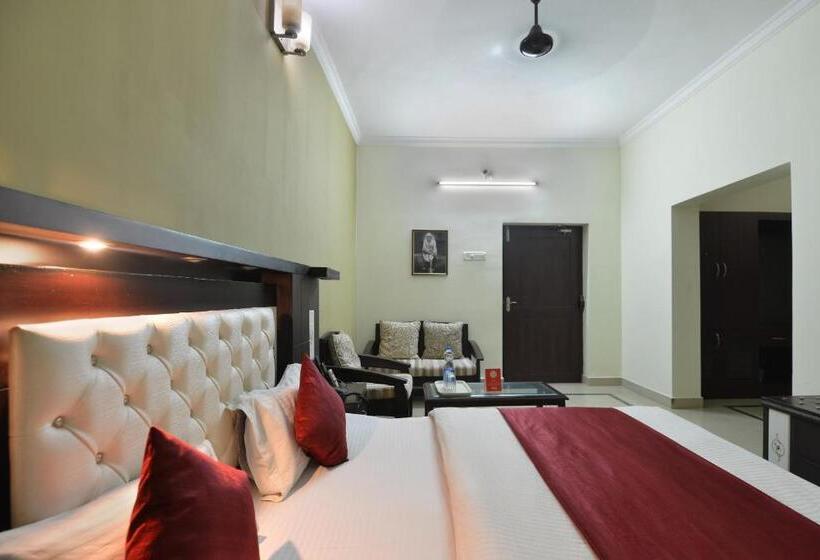 Super Hotel O Sai Leela