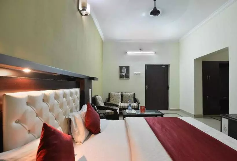 Super Hotel O Sai Leela