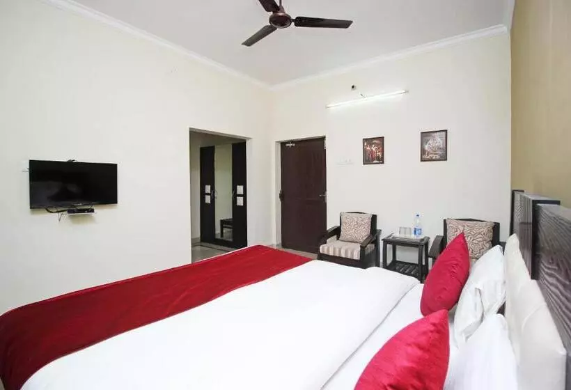 Super Hotel O Sai Leela