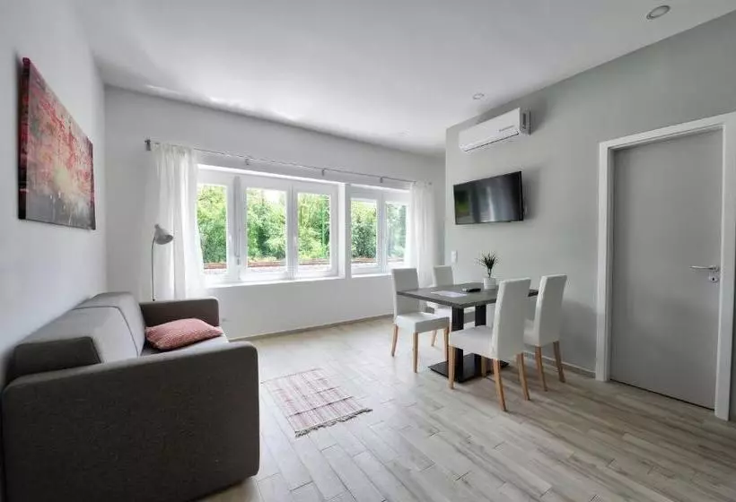 هتل Villa Oliver 2 Siófok