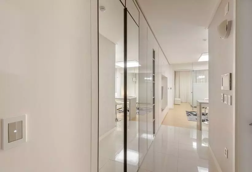 هتل Elite Apartments Highvill