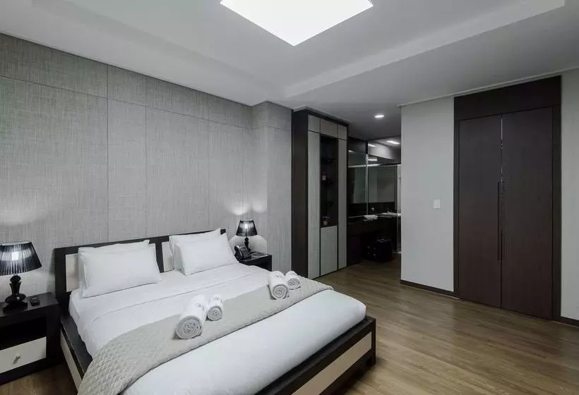 هتل Elite Apartments Highvill