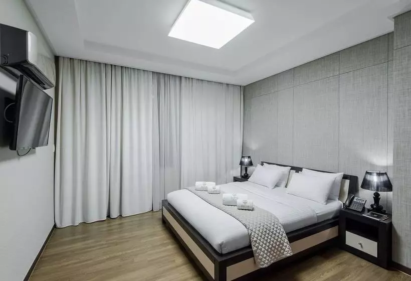 هتل Elite Apartments Highvill