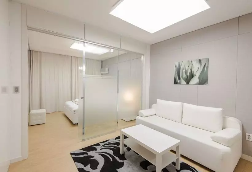 هتل Elite Apartments Highvill