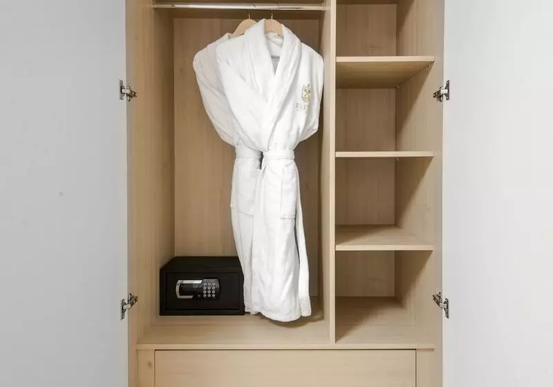 هتل Elite Apartments Highvill