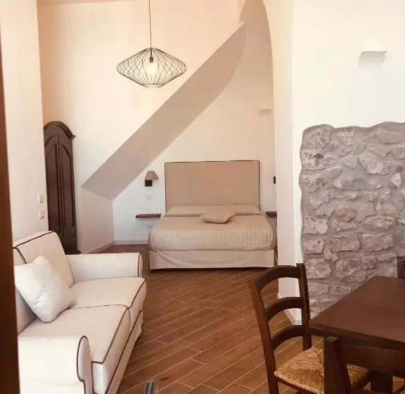 هتل Lantica Pigna Chateau