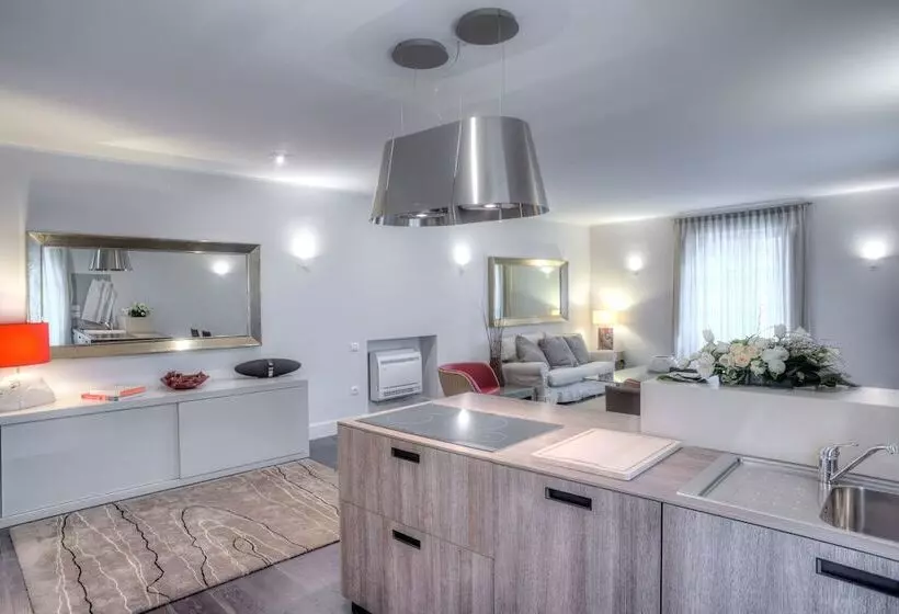 هتل Maison Savoia B&b Apartment