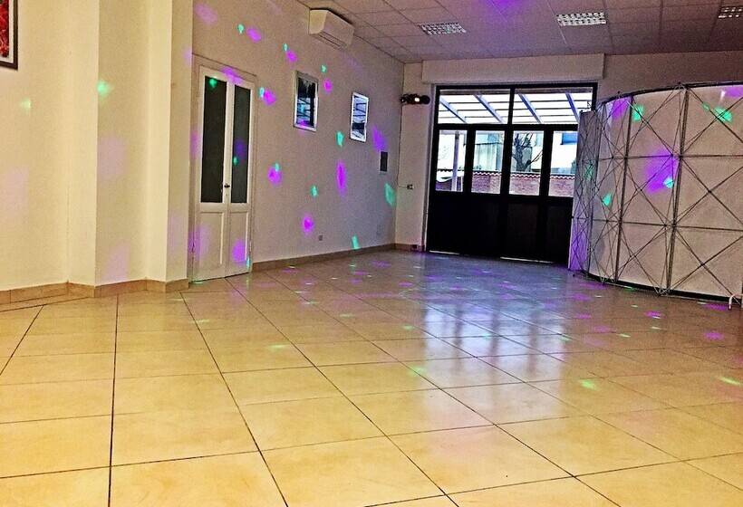 Отель Rho Gloria 2