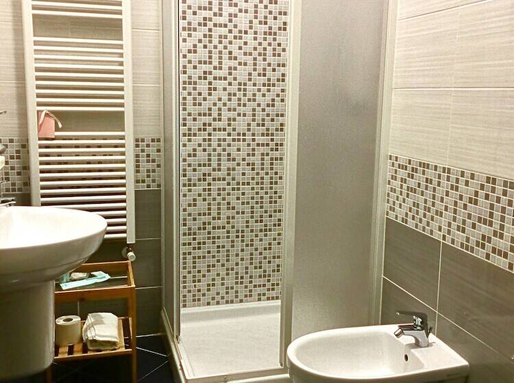 Отель Rho Gloria 2