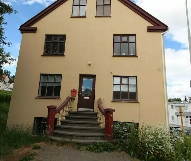 هتل Steinaskjól Guesthouse