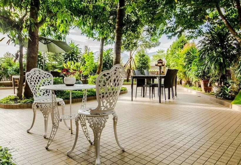 ホテル Villa Angthong