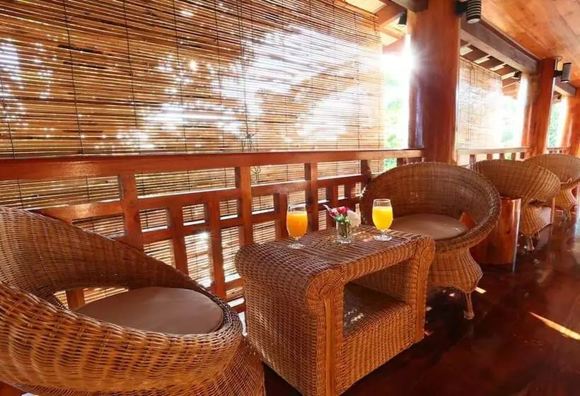 ホテル Villa Angthong