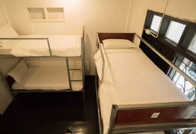 هتل Y Not Laos Hostel