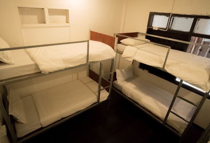 هتل Y Not Laos Hostel