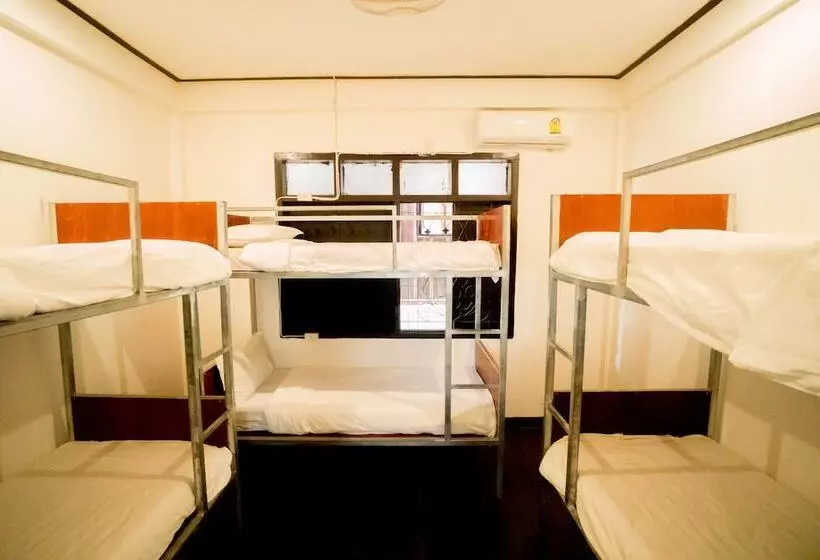 هتل Y Not Laos Hostel