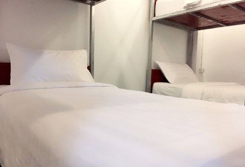 هتل Y Not Laos Hostel
