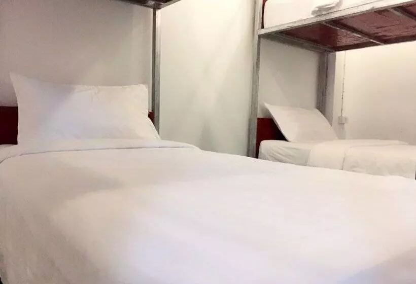 هتل Y Not Laos Hostel